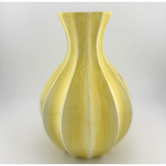 MCM FTD Flower Vase Solid Creamy Yellow White 7 inches tall with Ribbed design - Picture 5 of 9